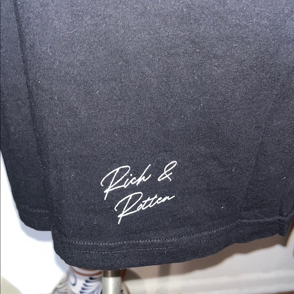 Rich & Rotten - Picture 6 of 8